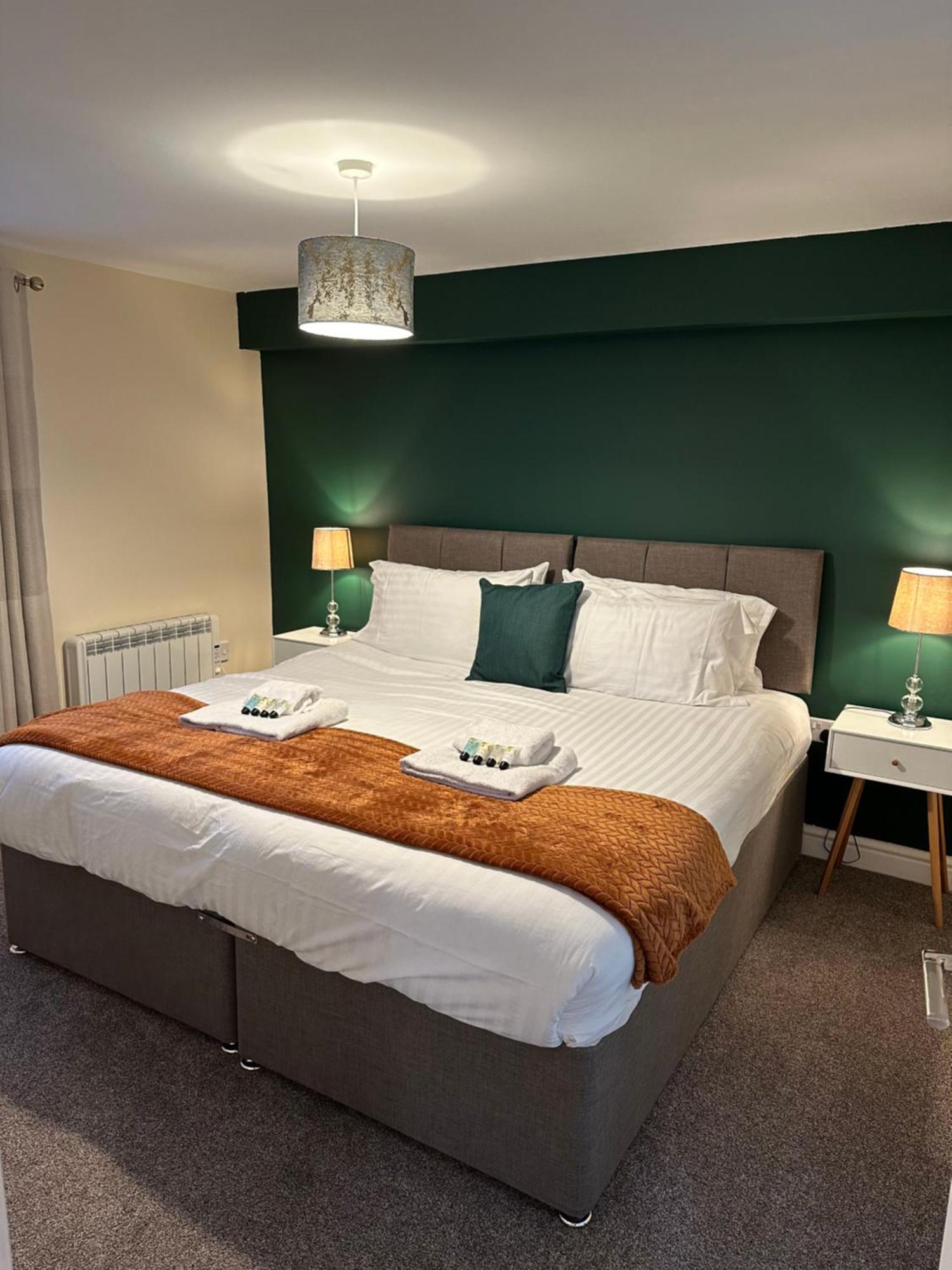 Orange Lilly In Stroud With Free Parking Apartment Exterior photo